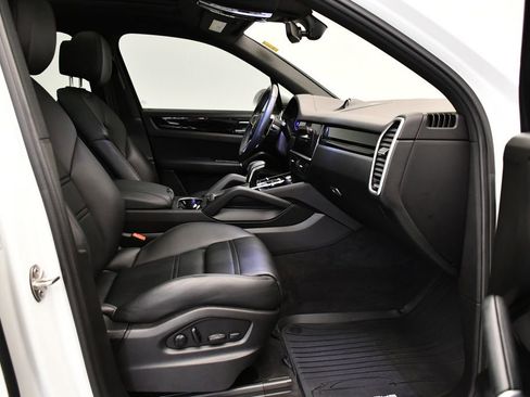 Used 2022 Porsche Cayenne image 50