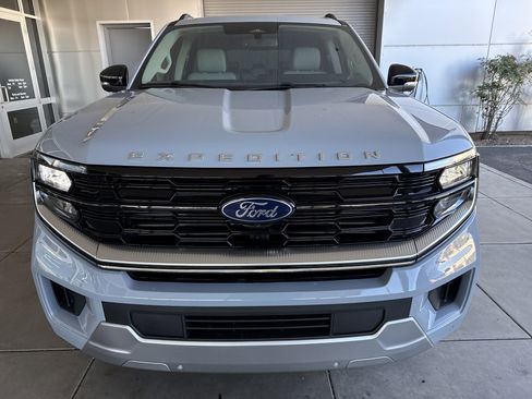 Certified 2025 Ford Expedition Max Platinum image 2