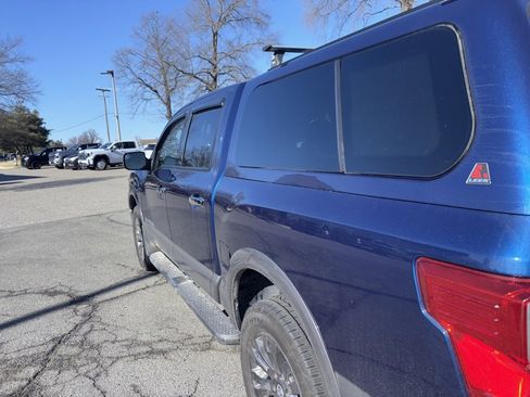 Used 2017 Nissan Titan Platinum Reserve image 9
