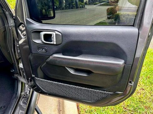 Used 2018 Jeep Wrangler Unlimited Rubicon image 36