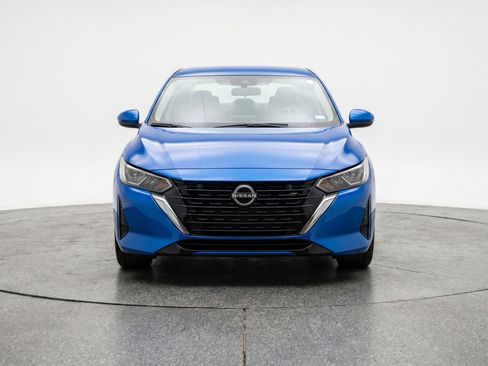 Used 2025 Nissan Sentra SV FWD image 2