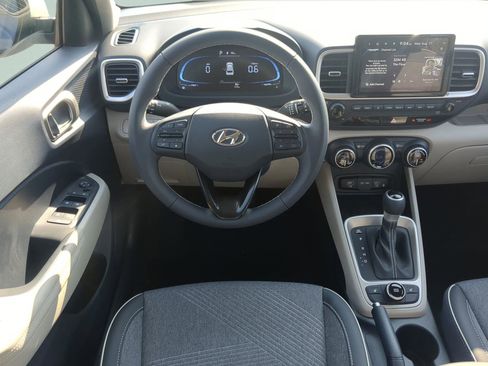 New 2025 Hyundai Venue Limited FWD image 20