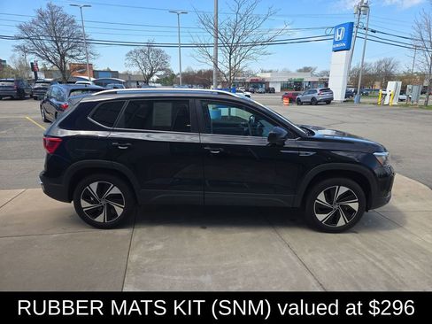 Used 2024 Volkswagen Taos SE AWD/4WD image 2