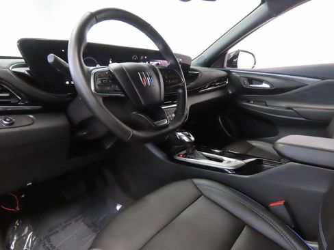Used 2025 Buick Envista Sport Touring w/ Convenience I Package FWD image 8