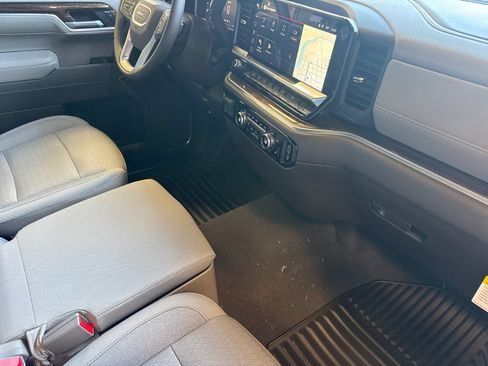 New 2026 GMC Sierra 1500 SLE w/ Preferred Package AWD/4WD image 16