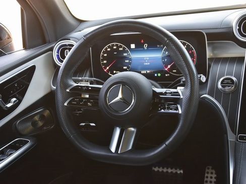 Used 2023 Mercedes-Benz GLC 300 4MATIC image 24