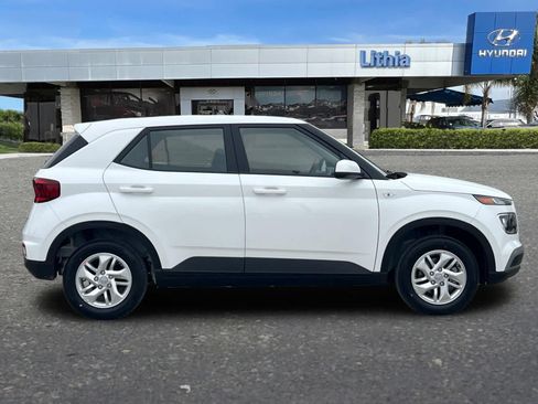 New 2026 Hyundai Venue SE image 8