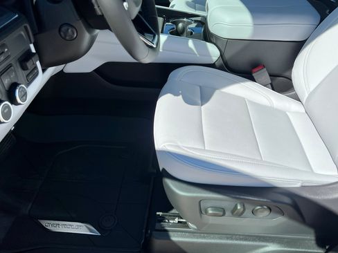 New 2026 Chevrolet Suburban Premier image 18