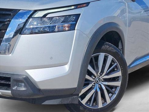 Used 2022 Nissan Pathfinder Platinum w/ Cargo Package image 4