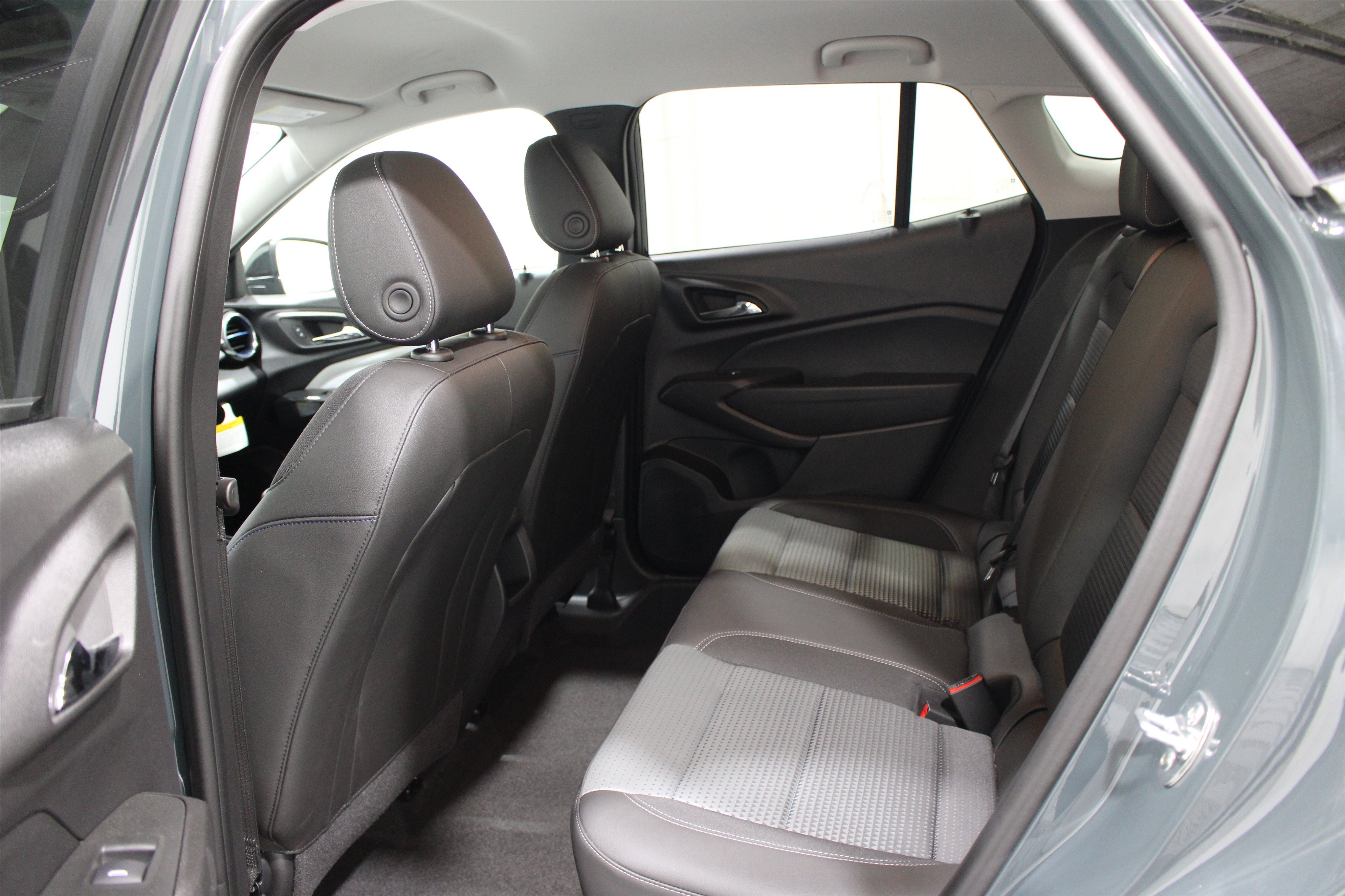New 2026 Chevrolet Trax LT w/ Driver Confidence Package FWD image 21