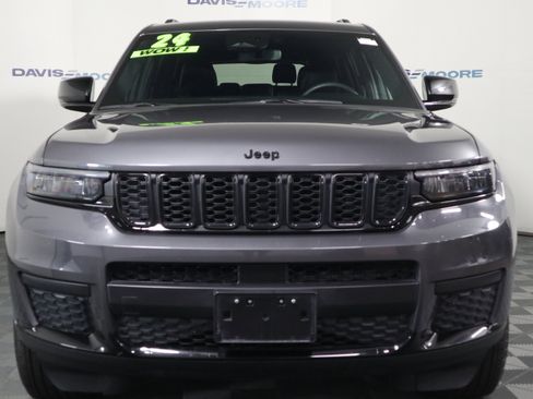 Used 2024 Jeep Grand Cherokee L Laredo image 12