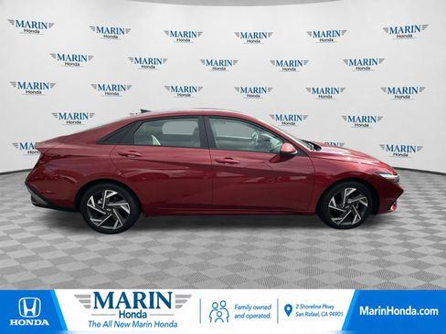 Used 2024 Hyundai Elantra SE FWD image 2