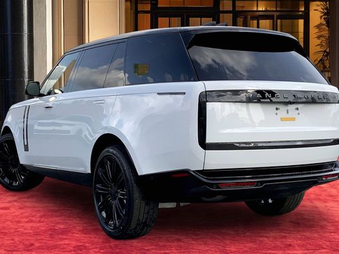 New 2026 Land Rover Range Rover Long Wheelbase SE image 3