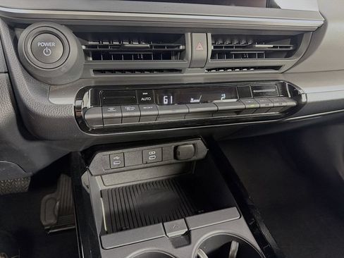 Used 2025 Toyota Prius LE FWD image 22