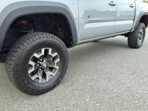 Used 2019 Toyota Tacoma TRD Off-Road AWD/4WD image 10