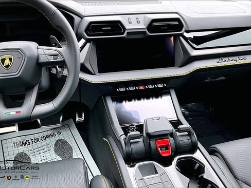 Used 2025 Lamborghini Urus SE image 8