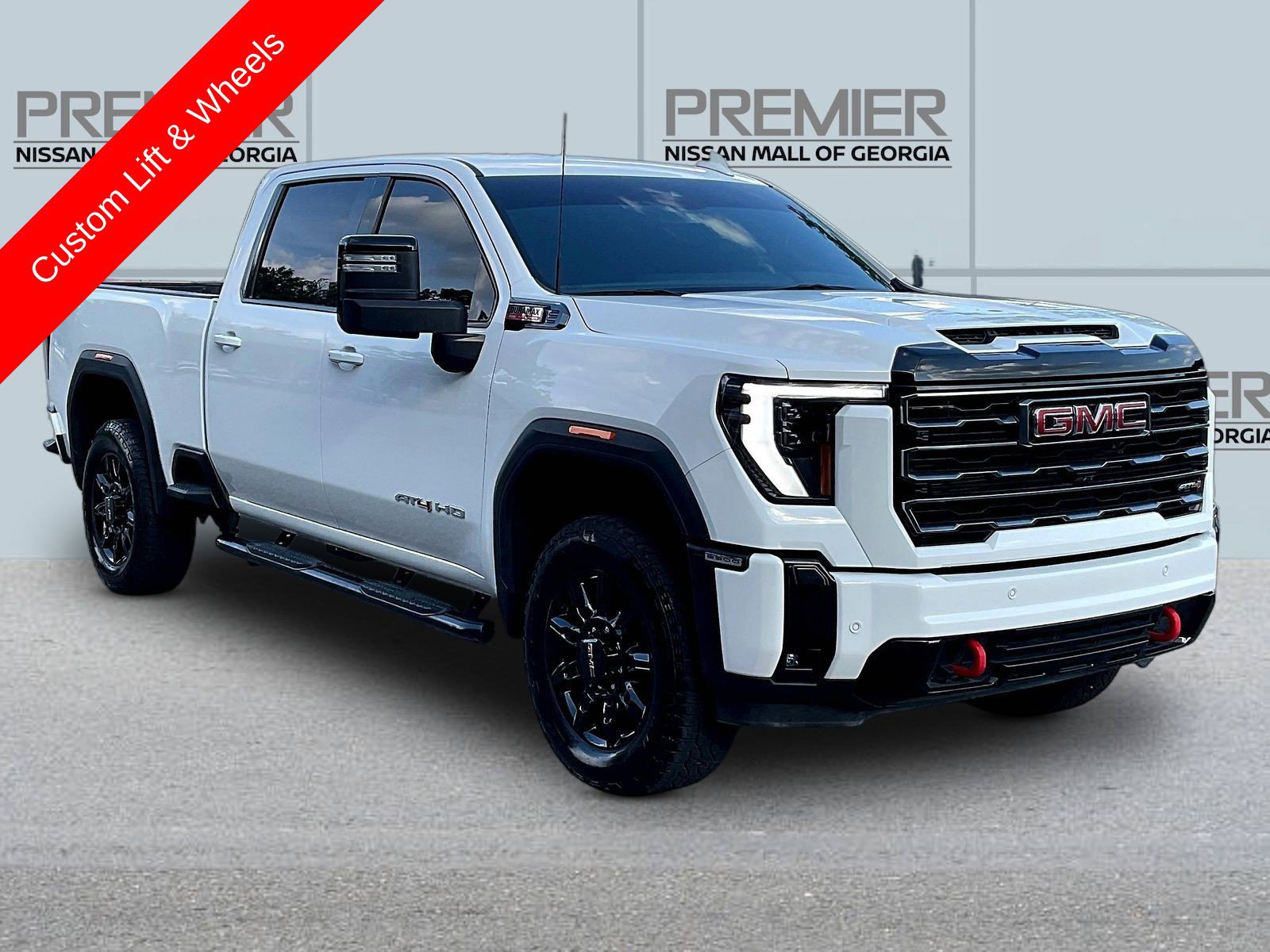 Used 2025 GMC Sierra 2500 AT4 AWD/4WD image 3