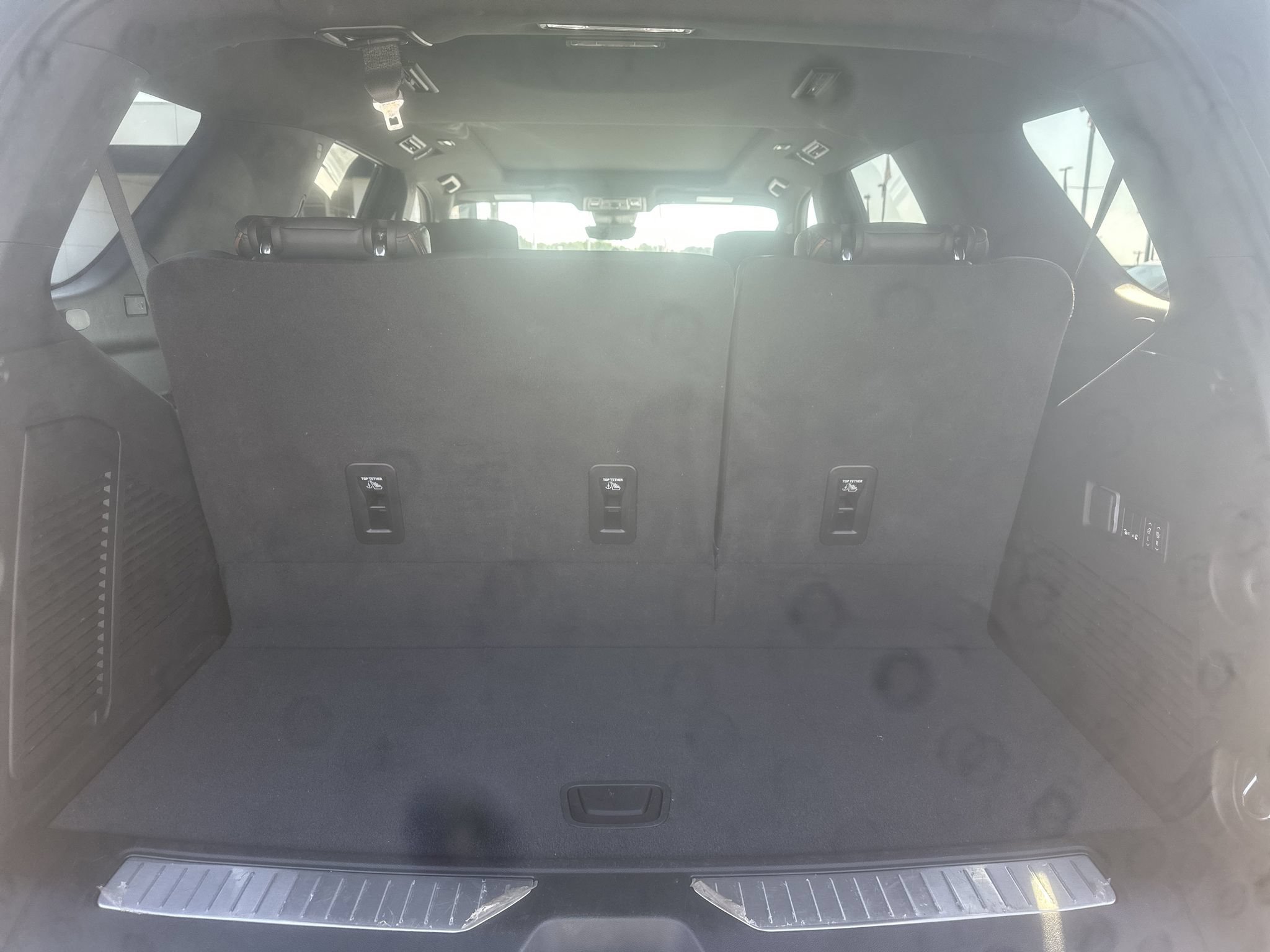 Used 2025 GMC Yukon AT4 w/ AT4 Premium Plus Package AWD/4WD image 6