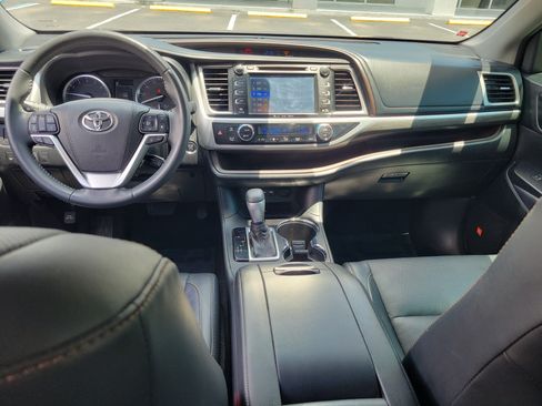 Certified 2019 Toyota Highlander Limited FWD image 16