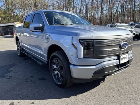 Used 2022 Ford F150 Lightning Lariat image 2