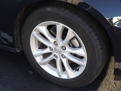 Used 2017 Chevrolet Malibu LT image 5