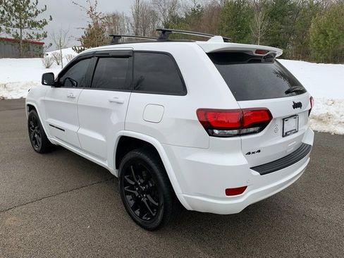 Used 2021 Jeep Grand Cherokee Laredo X image 3