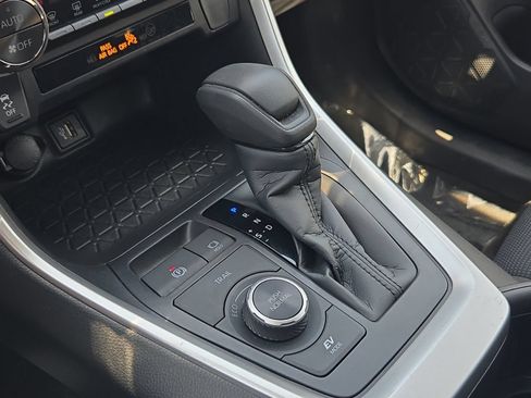 Certified 2025 Toyota RAV4 LE AWD/4WD image 19