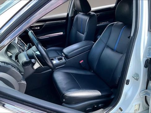 Used 2018 Nissan Altima 2.5 SR w/ SR Midnight Edition FWD image 19