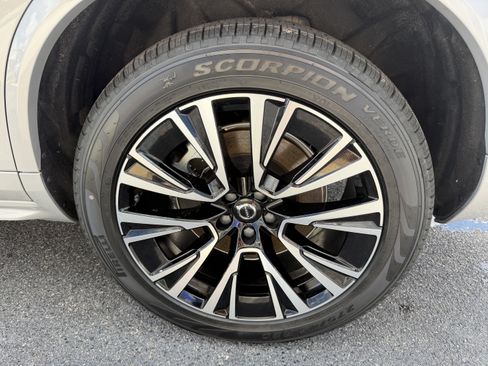 Certified 2025 Volvo XC90 T8 Core w/ Protection Package AWD/4WD image 33