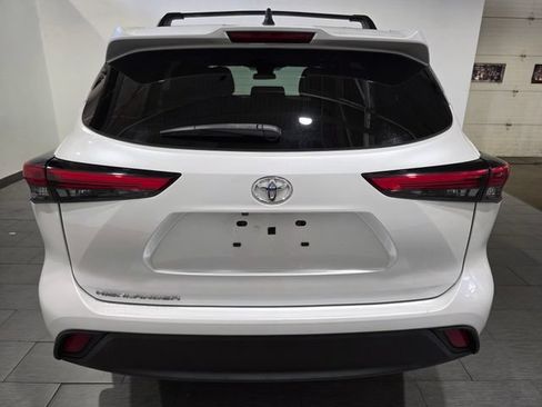 Used 2023 Toyota Highlander L FWD image 5