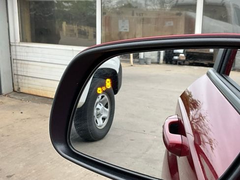 Used 2025 Hyundai Venue SEL image 20