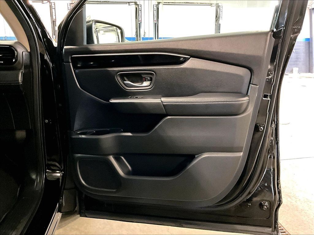 Used 2025 Honda Pilot EX-L image 12