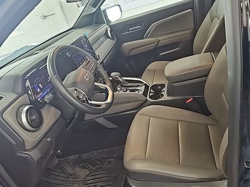 Used 2024 Chevrolet Colorado ZR2 w/ ZR2 Convenience Package III image 9