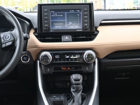 Used 2022 Toyota RAV4 XLE image 33