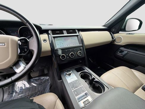 Used 2019 Land Rover Discovery SE image 27