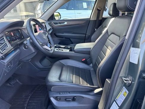 Used 2025 Volkswagen Atlas SEL AWD/4WD image 11
