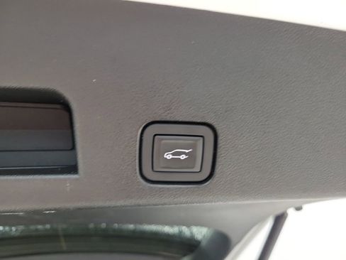 Used 2024 Chevrolet Traverse LT image 20