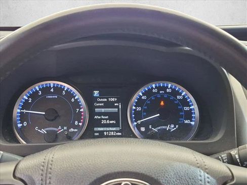 Used 2018 Toyota Highlander Plus w/ Carpet Mat Package (TMS) AWD/4WD image 10