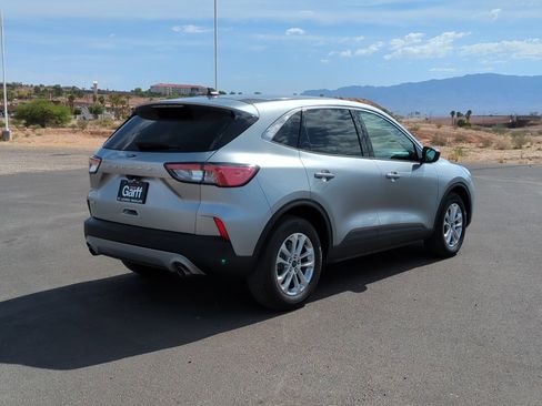 Used 2022 Ford Escape SE w/ Convenience Package image 3