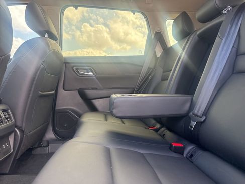 Certified 2025 Nissan Rogue SL w/ SL Premium Package image 37