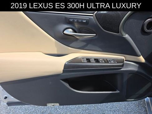 Used 2019 Lexus ES 300h Ultra Luxury w/ Accessory Package 2 FWD image 24