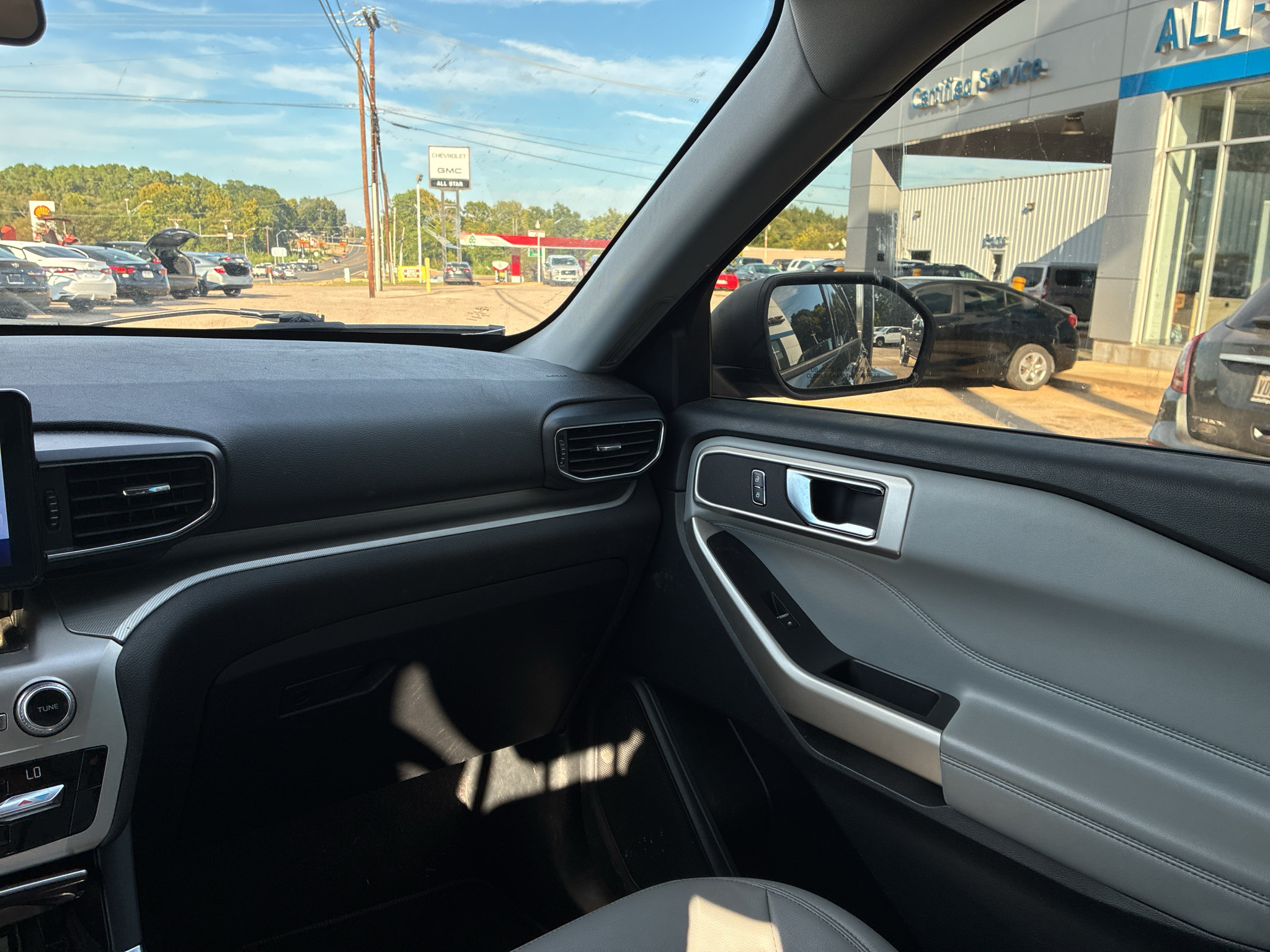 Used 2021 Ford Explorer XLT w/ Equipment Group 202A RWD image 18