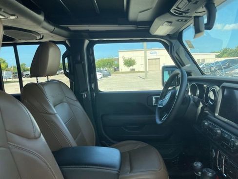 Used 2023 Jeep Wrangler Unlimited Sahara AWD/4WD image 8