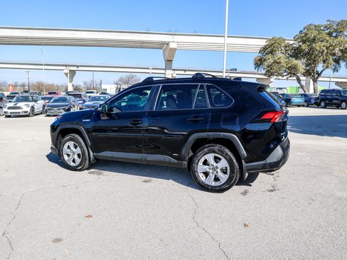 Certified 2021 Toyota RAV4 XLE w/ Convenience Package image 10