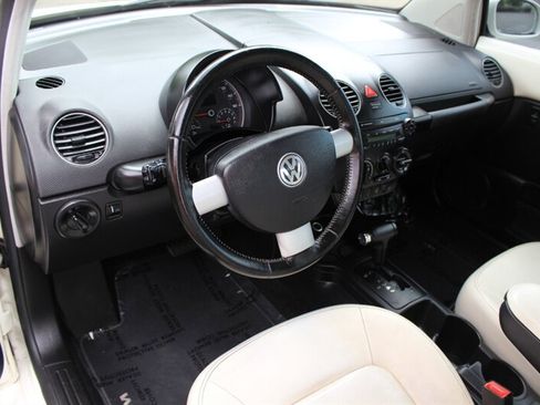 Used 2008 Volkswagen Beetle Triple White Edition FWD image 9