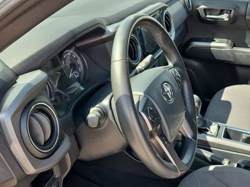 Used 2019 Toyota Tacoma TRD Off-Road AWD/4WD image 10