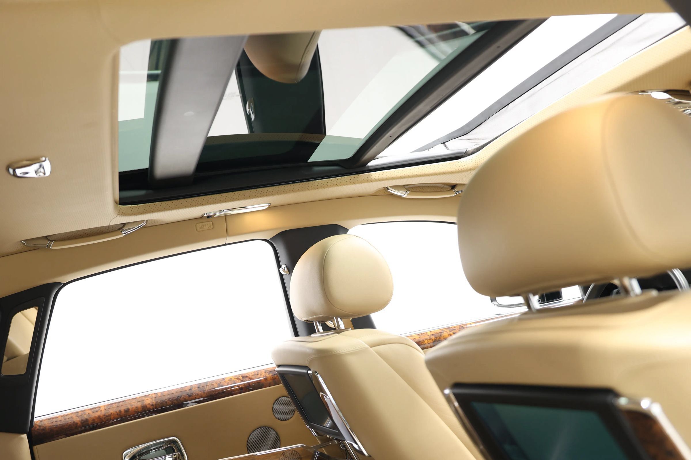 Used 2015 Rolls-Royce Ghost RWD image 96