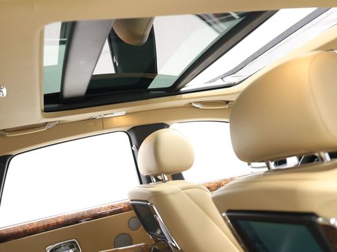 Used 2015 Rolls-Royce Ghost RWD image 96