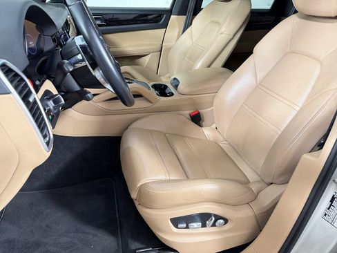 Certified 2021 Porsche Cayenne image 5