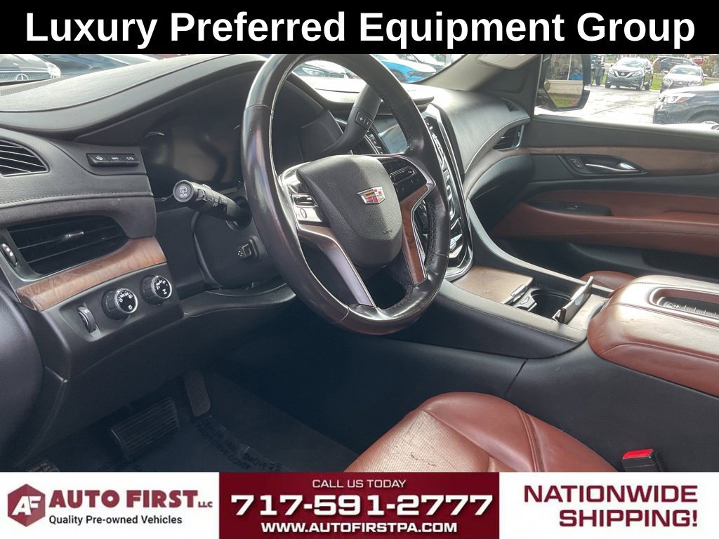 Used 2020 Cadillac Escalade ESV Luxury AWD/4WD image 6